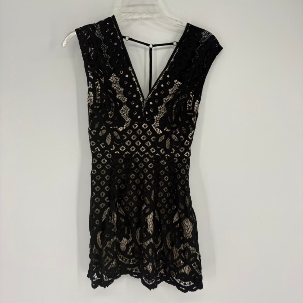 Free People Black Boho Lace V-Neck Mini Dress Strappy‎ Back Nude Lining Size 0